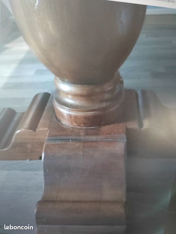 Belle table en noyer (image 1)