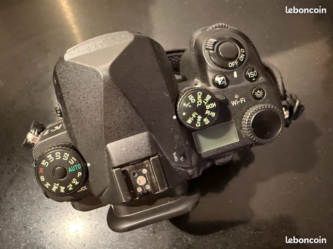 PENTAX K-1 NU avec poignée Grip D-BG6 et plein d'accessoires d'origine (image 5)