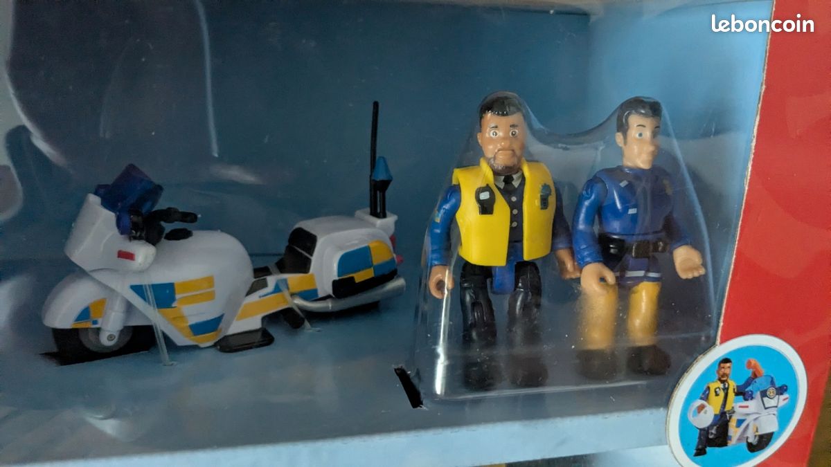 Dickie Toys Sam 203092007 Lot de 2 Figurines Sam Le Pompier Multicolore en destockage et reconditionné chez Dickie Toys Sam 203092007 Lot de 2 Figurines Sam Le Pompier Multicolore en destockage et reconditionné chez