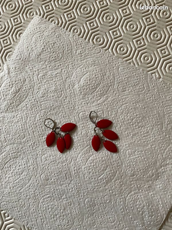 Boucles d’oreille (pendentif rouge) (image 2)