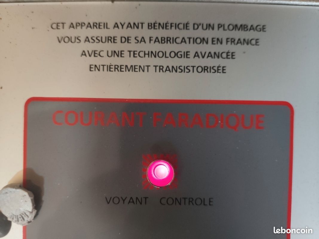 Mallette De Thérapie Galvanique Vintage 1981 - Courant Faible - Ancien Matériel Médical Français - Occasion