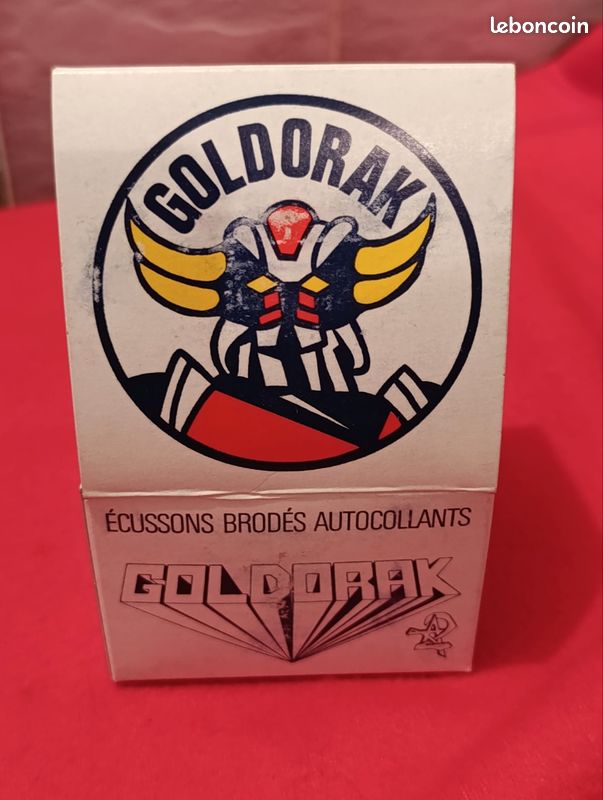 Rare présentoir vintage Goldorak 1978 +25 écussons (image 8)