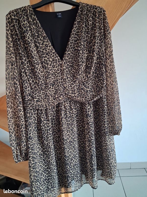 Robe (image 2)