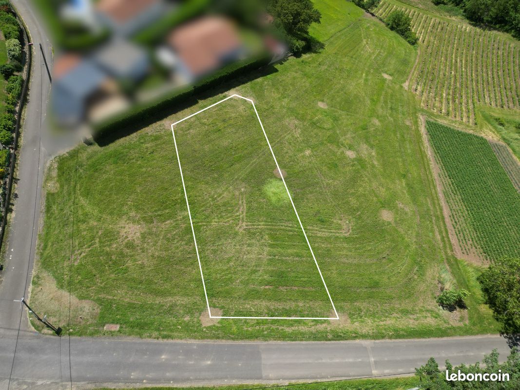 GRAND TERRAIN CONSTRUCTIBLE 788 m² – LACHAUX / VIC-LE-COMTE · 110 000 €