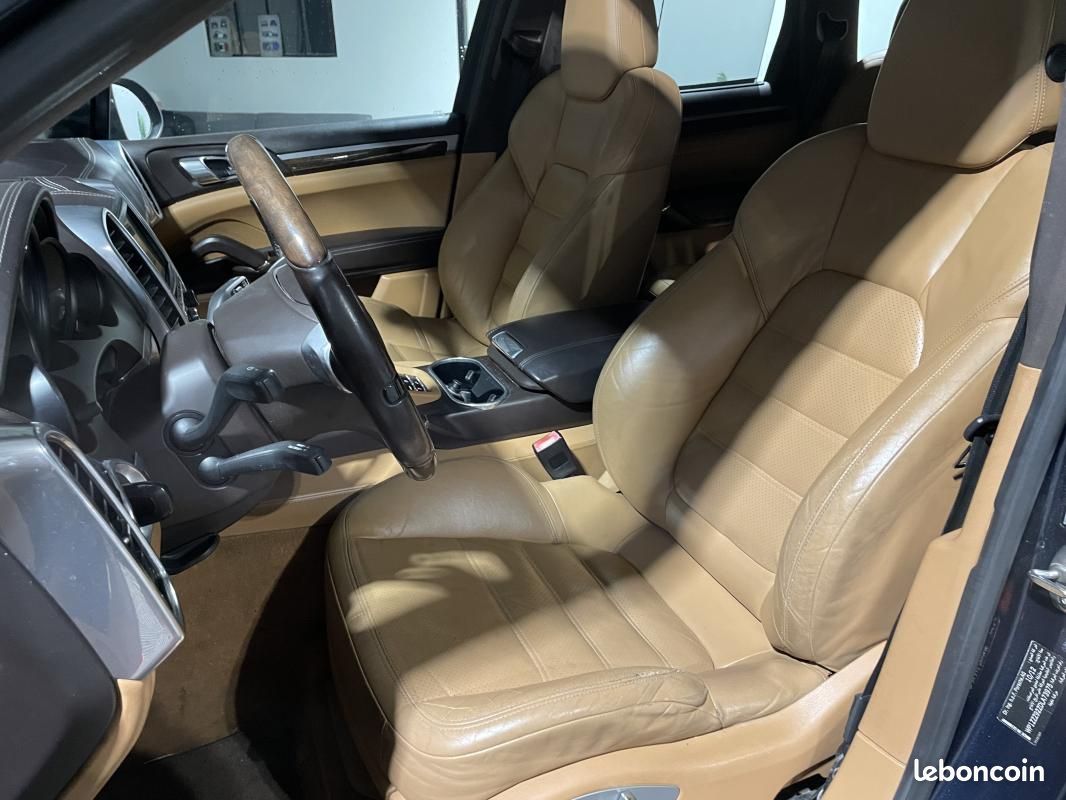 Porsche Cayenne GTS V8 4.2 420CH -TOIT OUVRANT-CAMERA DE RECUL-GARANTIE 12 MOIS- (image 14)