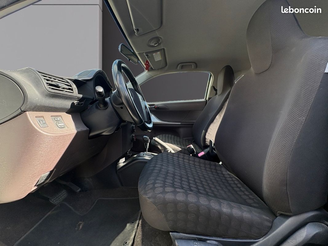 TOYOTA iQ iQ² 68 VVT-i MultiDrive, Boite Auto, Garantie 12 mois (image 10)