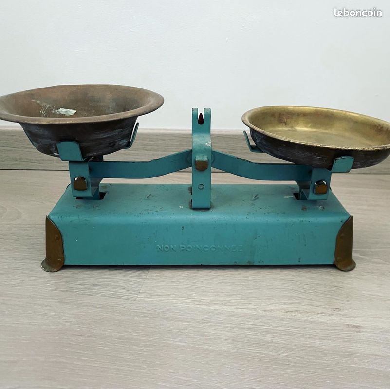 Petite balance de ménage non poinçonnée vintage (image 4)