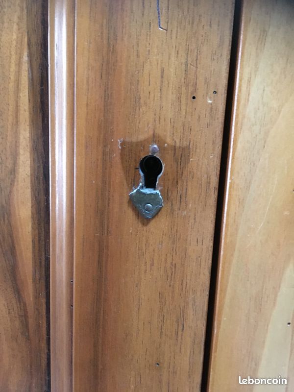 Armoire en noyer 2 portes (image 8)