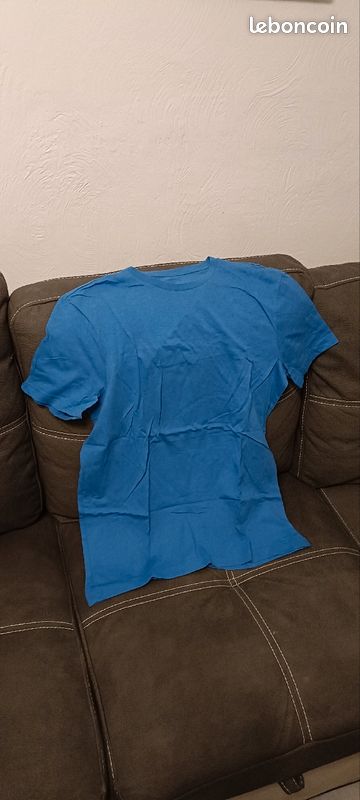 🌟 Magnifique T-shirt H&m regular fit bleu 100% coton à vendre 🌟 (image 3)