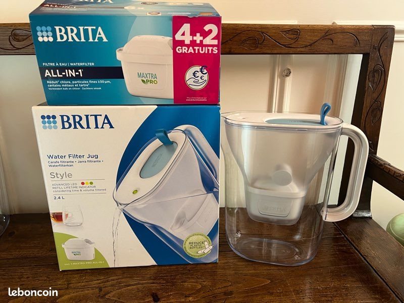 Carafe Filtrante Brita Bleue - Bon état - Vendue Avec Cartouches Neuves