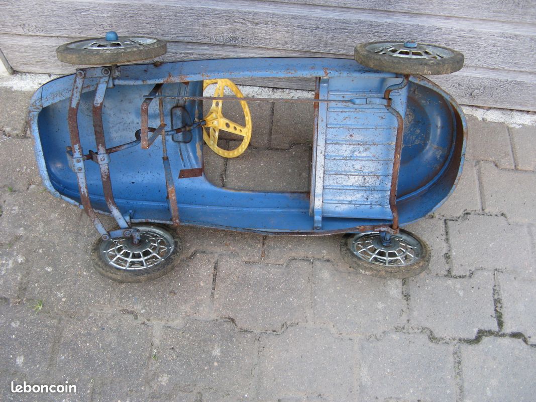 2 roues voiture à pédales ancienne jouet enfantmétal et pneus