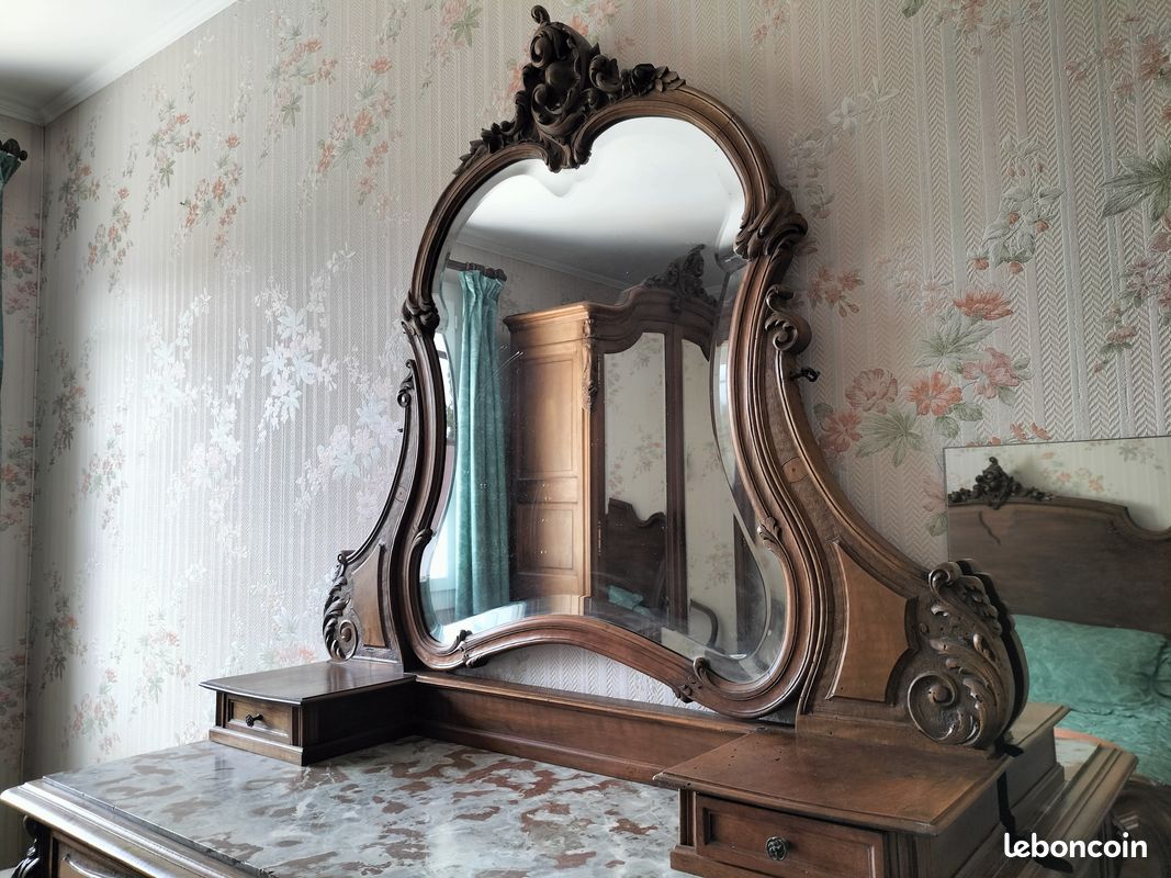 Belle commode Louis XV Rocaille (image 2)