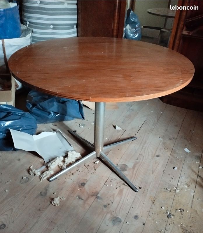 Table ronde piétement métallique (image 1)
