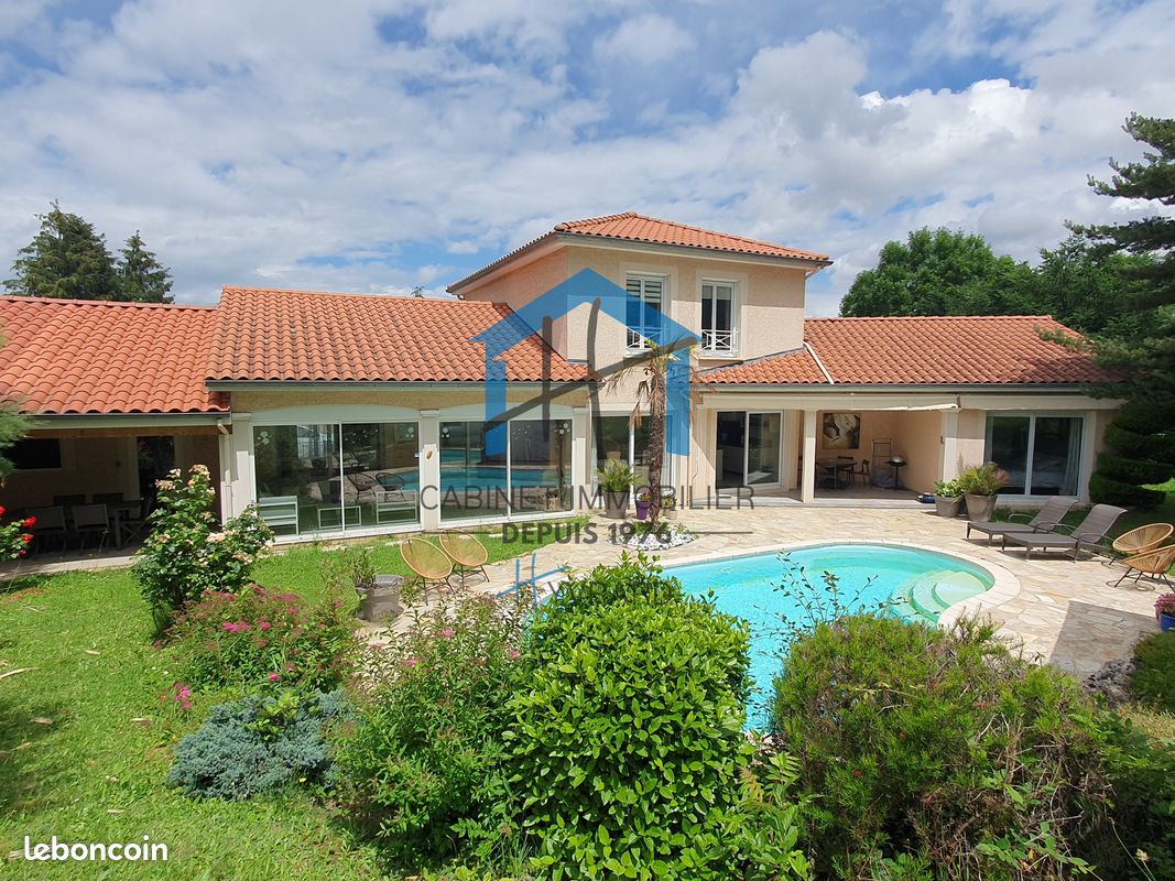 Maison 9 pièces 230 m² · à Saint-Chamond · 230 m² · 530 000 €