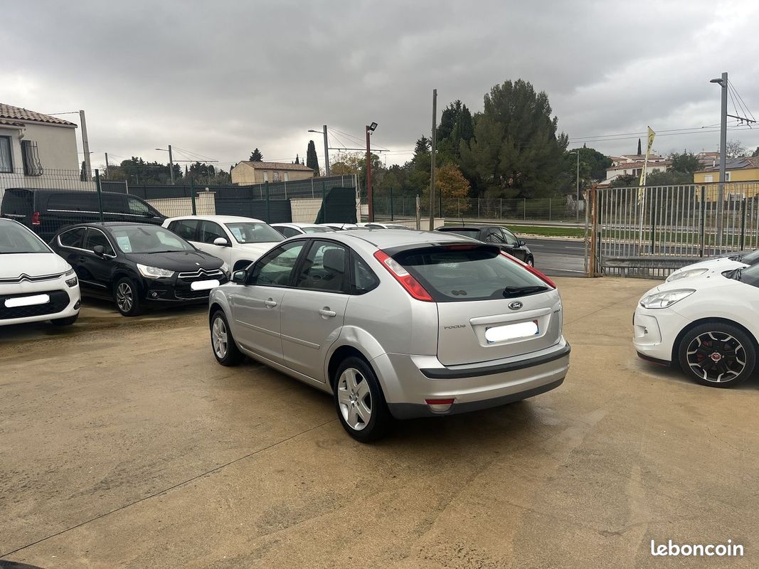 Ford FOCUS 1.6 100CH GHIA BVA 4P (VOLANT À DROITE) (image 3)