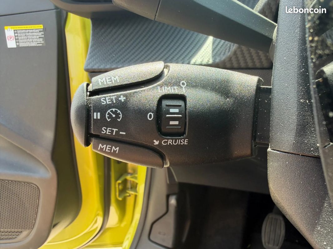 PEUGEOT 208 PureTech 100 S&S BVM6 Allure - 1ER MAIN (image 30)