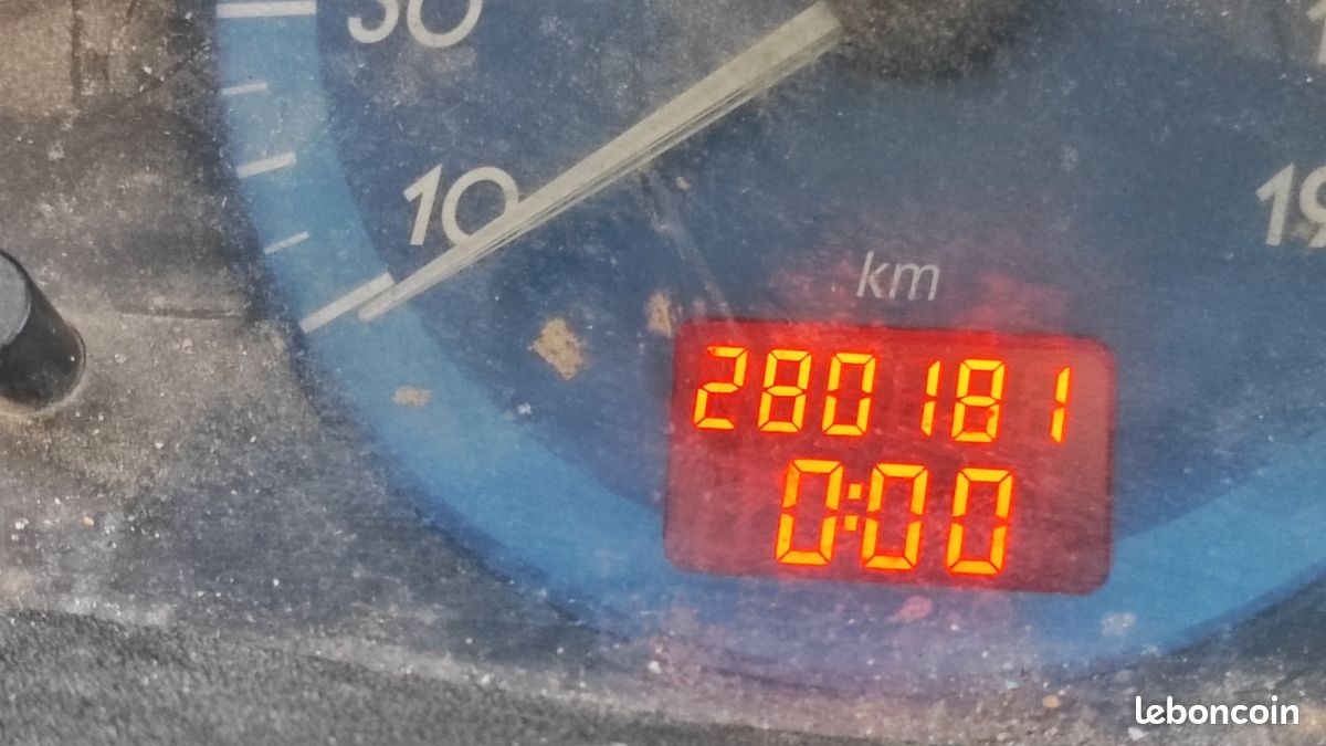 Renault MasterBC-312-VW - RENAULT -04/2001-
RENAULT
MASTER - GASOIL -9 CV-
L3H2 3.5T DTI (image 2)