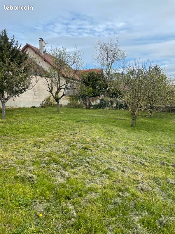 Maison 5 pièces 90 m² · à Coeur-de-la-Vallée · 90 m² · 750 €