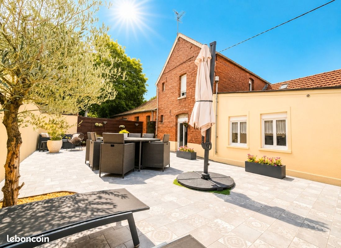 Maison 7 pièces 218 m² · à Sebourg · 218 m² · 330 000 €