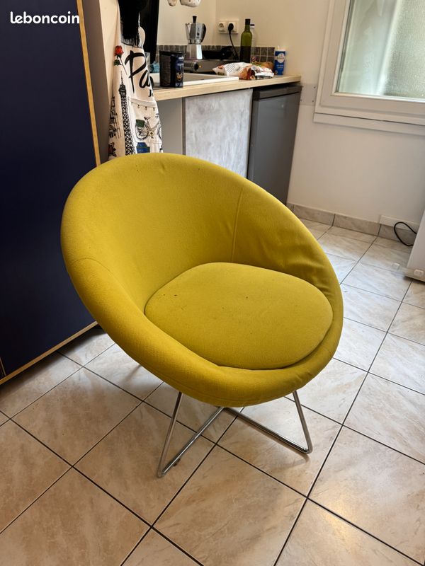 Fauteuil moderne jaune moutarde en microfibre, confortable et en bon état (image 2)