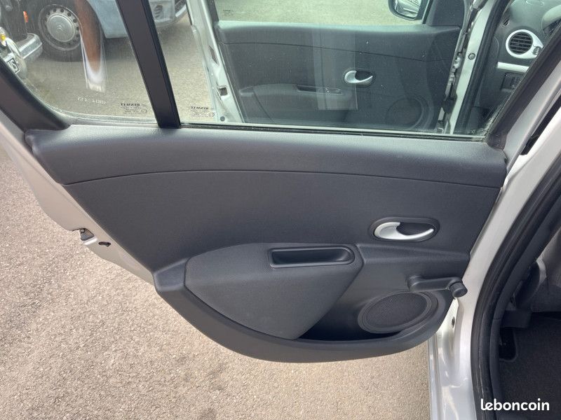 Renault CLIO III 1.5 DCI 70CH OVALIE ECO² 115G 5P (image 12)
