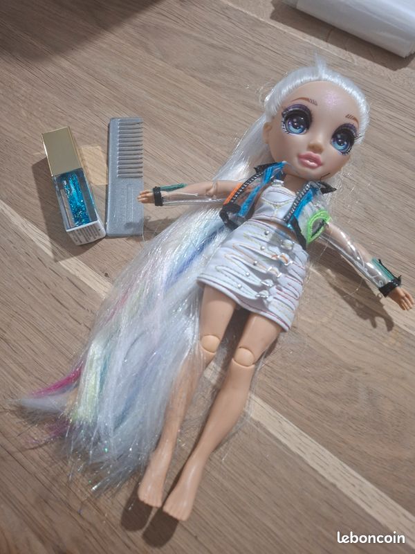 Poupée Rainbow High (image 1)