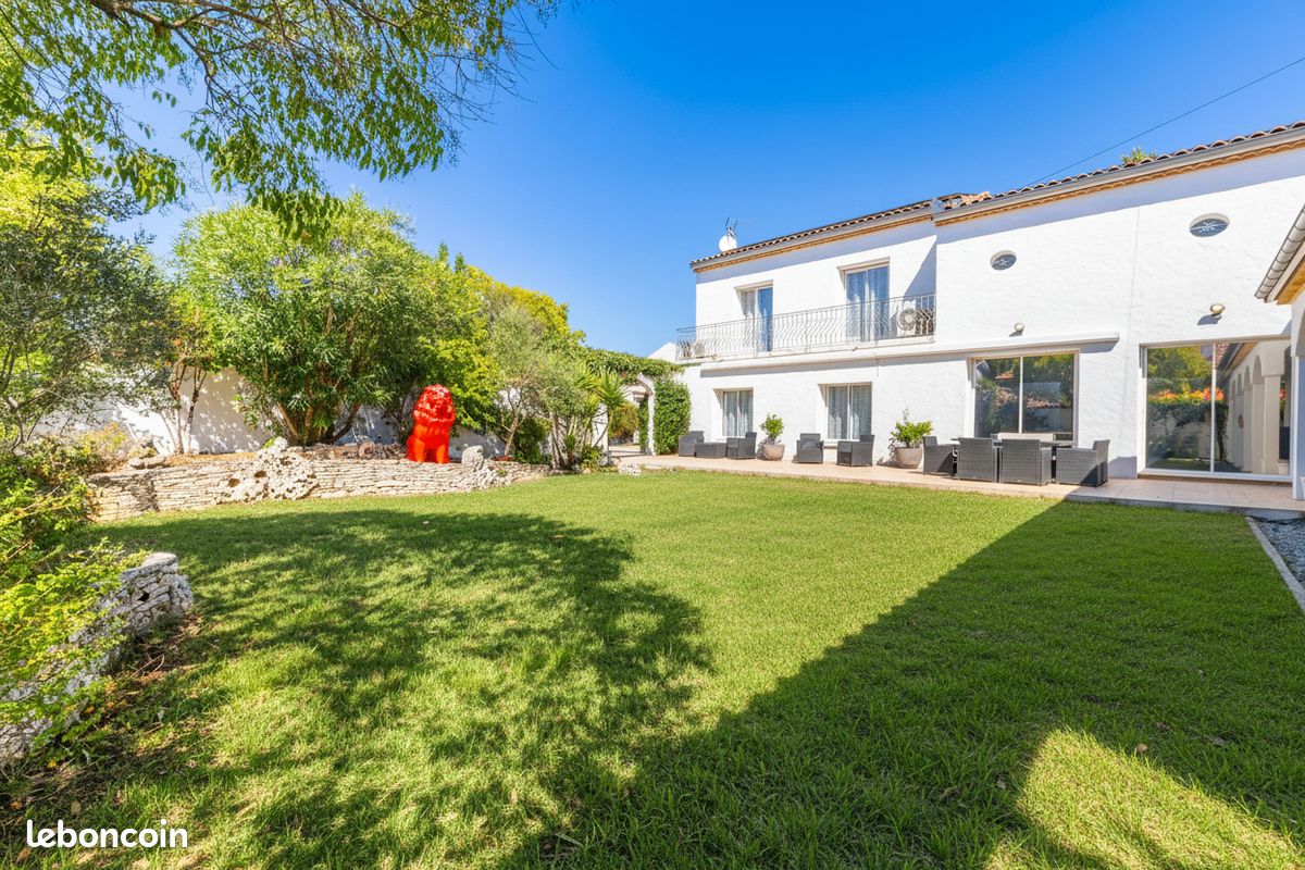 Maison 10 pièces 280 m² · à Mérignac · 280 m² · 1 097 100 €