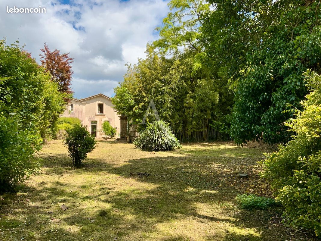 Maison 7 pièces 190 m² · à Jonzac · 190 m² · 178 000 €