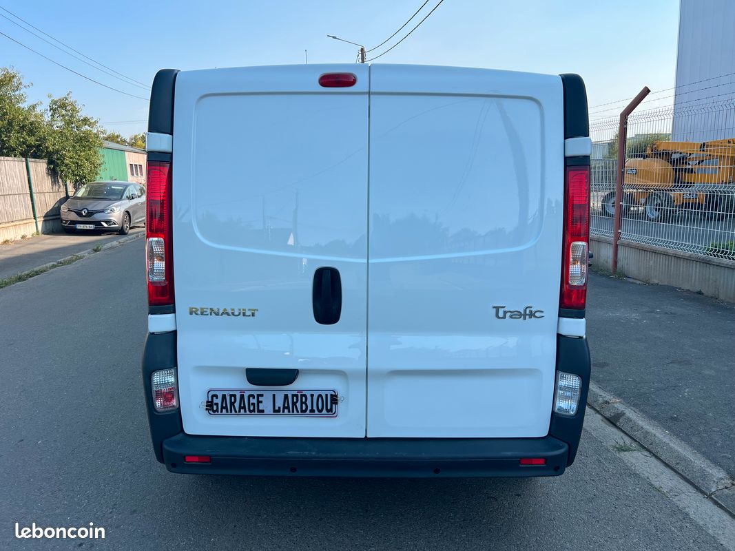 Renault trafic 2.0 l dci 115 cv (image 9)
