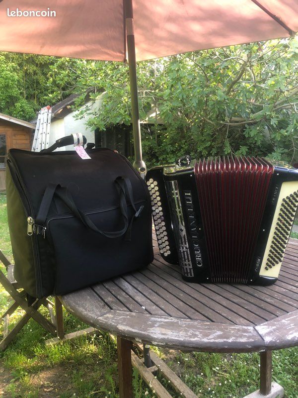 Vend accordéon Crucianelli noir (image 4)