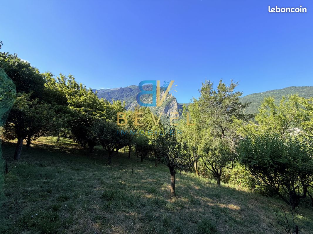 Terrain 1446 m² · à Saint-Julien-Mont-Denis · 1 446 m² · 40 000 €