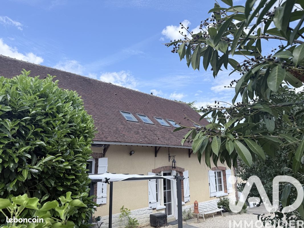 Maison 7 pièces 203 m² · à Montholon · 203 m² · 319 000 €