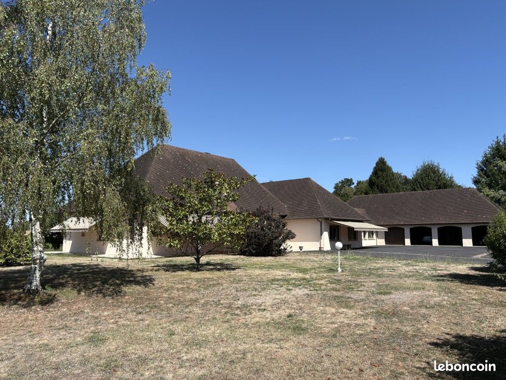 Maison 9 pièces 352 m² · à Arnac-Pompadour · 352 m² · 630 000 €