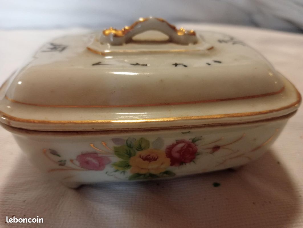 ANCIEN PORTE SAVON pas fissurer en porcelaine ou céramique quelque