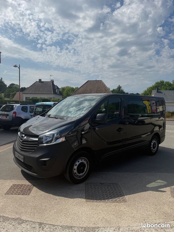 Opel VIVARO 1.6cdti 120 6 places double cabine 1ere main tres propre faible kilometrage (image 3)