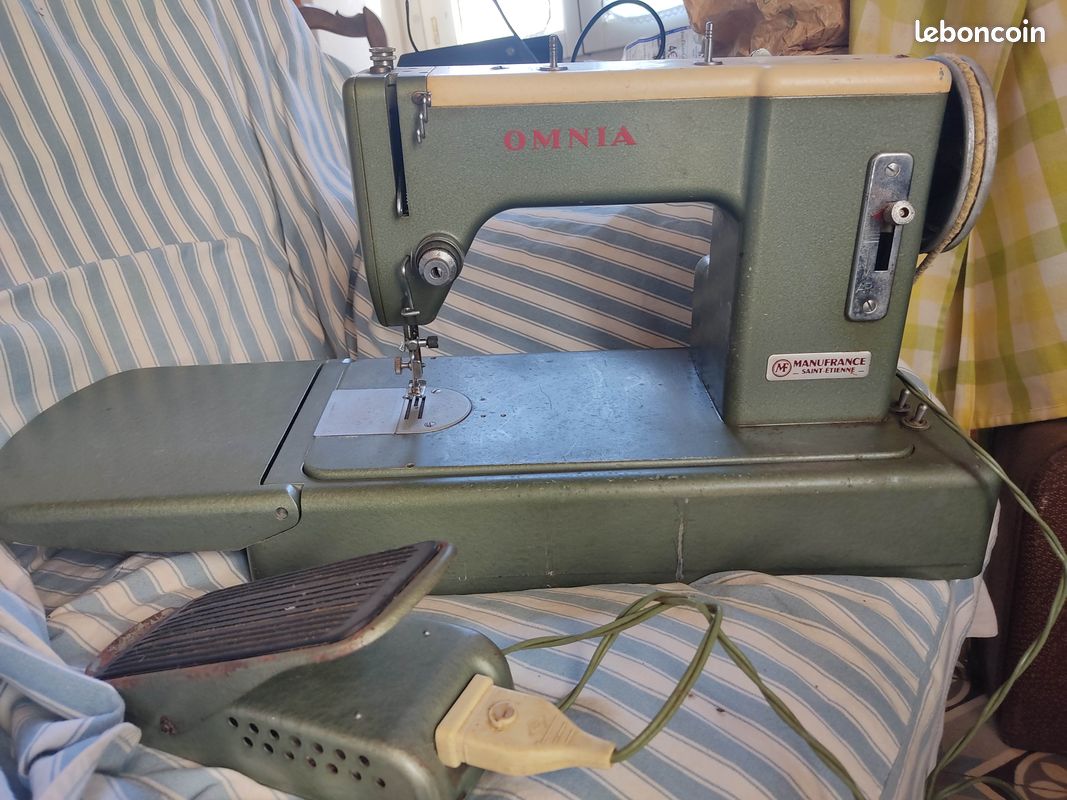 Ancienne machine à coudre Omnia (image 1)