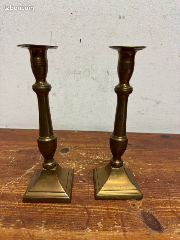 Paire De Bougeoirs Anciens En Bronze Massif – Style Générique – Déco Vintage