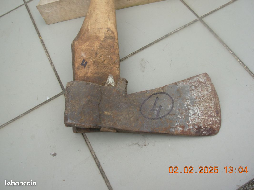 Hache ancienne de bûcherons (image 2)