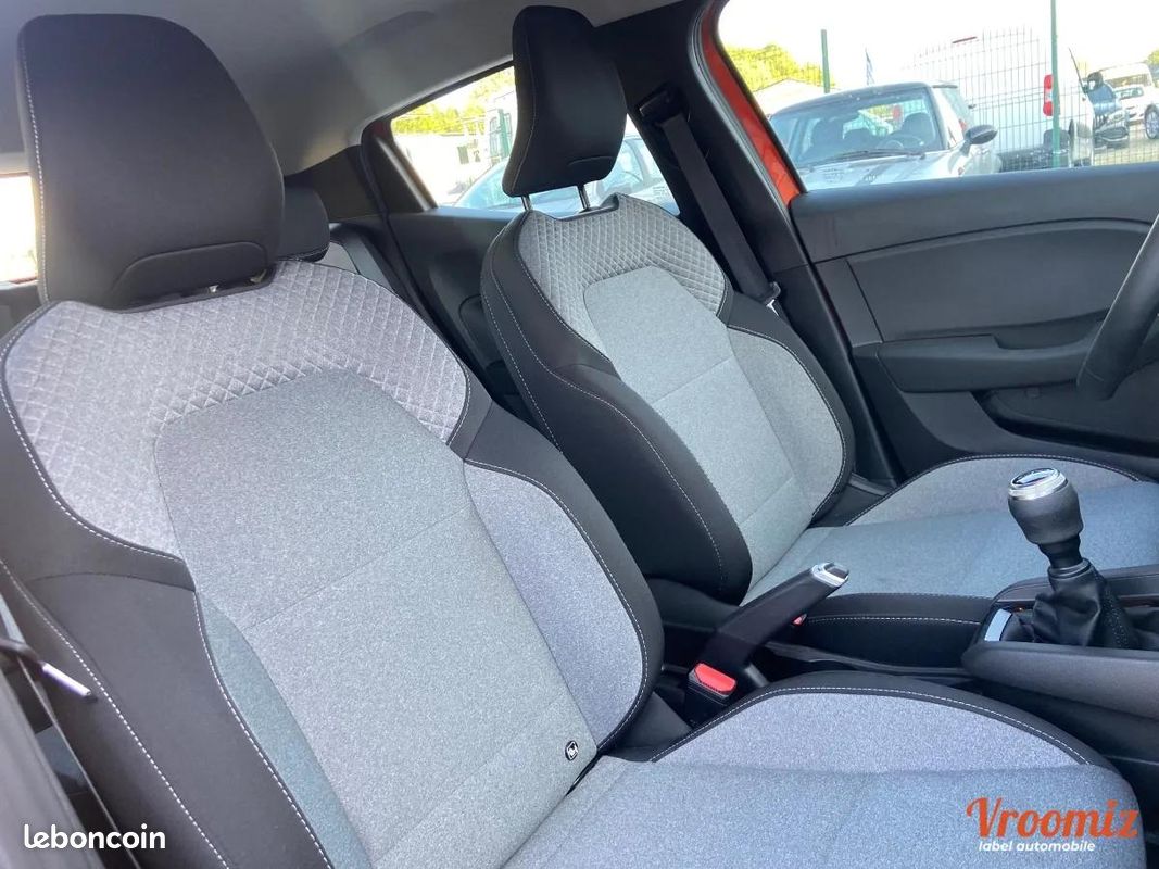 Renault Clio Essence 6900kms Seulement Comme neuve Garantie 12 mois (image 8)