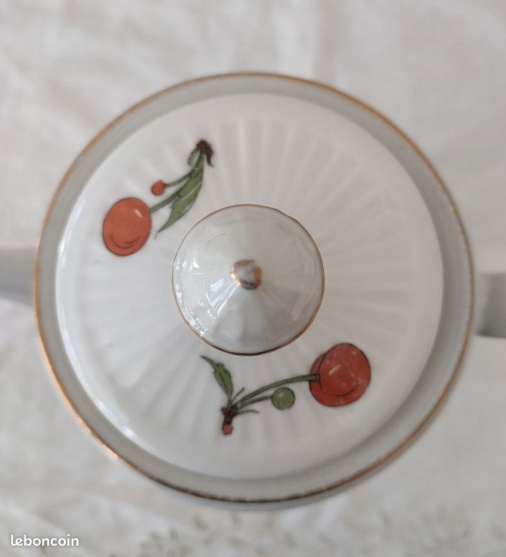 Théière ancienne vintage en porcelaine motif cerises 🍒 champêtre (image 5)