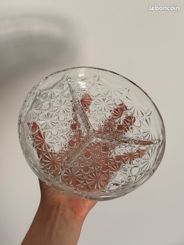 Plat rond en verre ou cristal travaillé 3 compartiments apéro réception (image 2)
