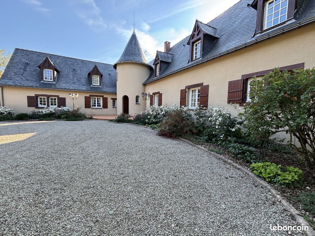 Maison 14 pièces 412 m² · à Miré · 412 m² · 488 000 €