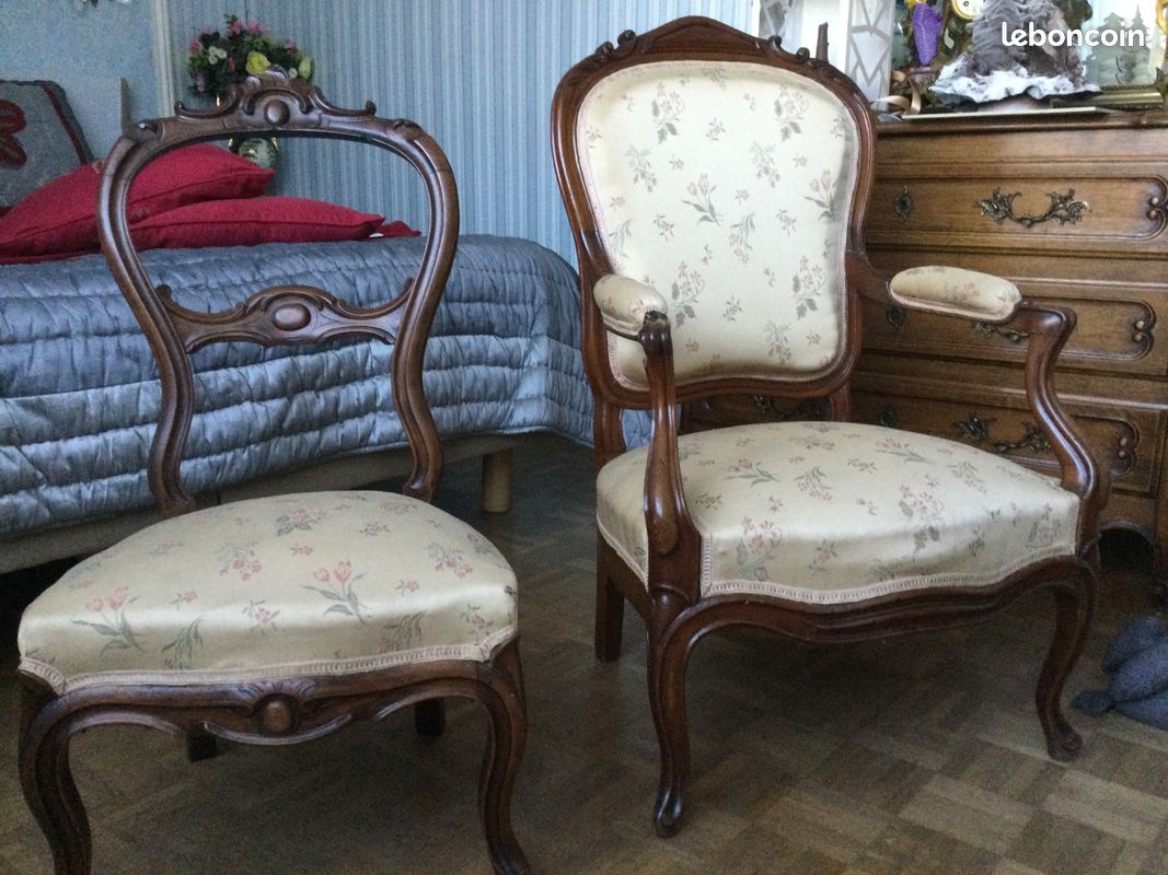 Fauteuil et chaise basse (image 1)