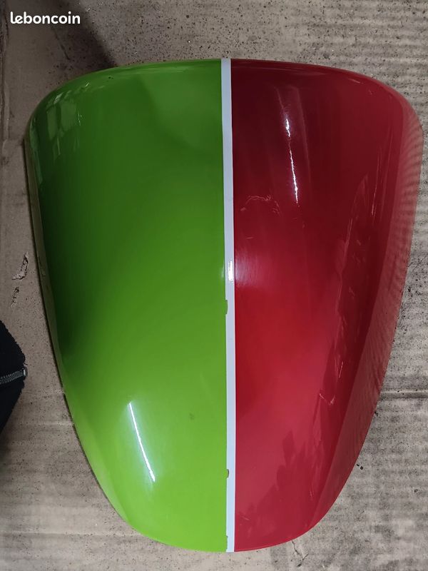 Capot de selle kawasaki (image 1)