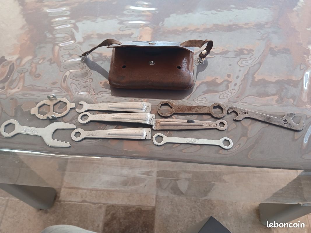 Lot De 9 Sacoches à Outils Vélo Vintage - Marques Mafac Et Autres, Occasion, Pour Collection Ou Usage