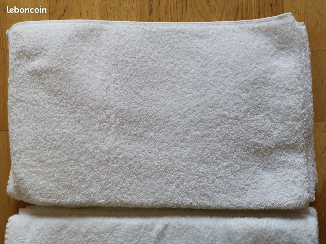 Serviettes de toilette blanches (image 1)