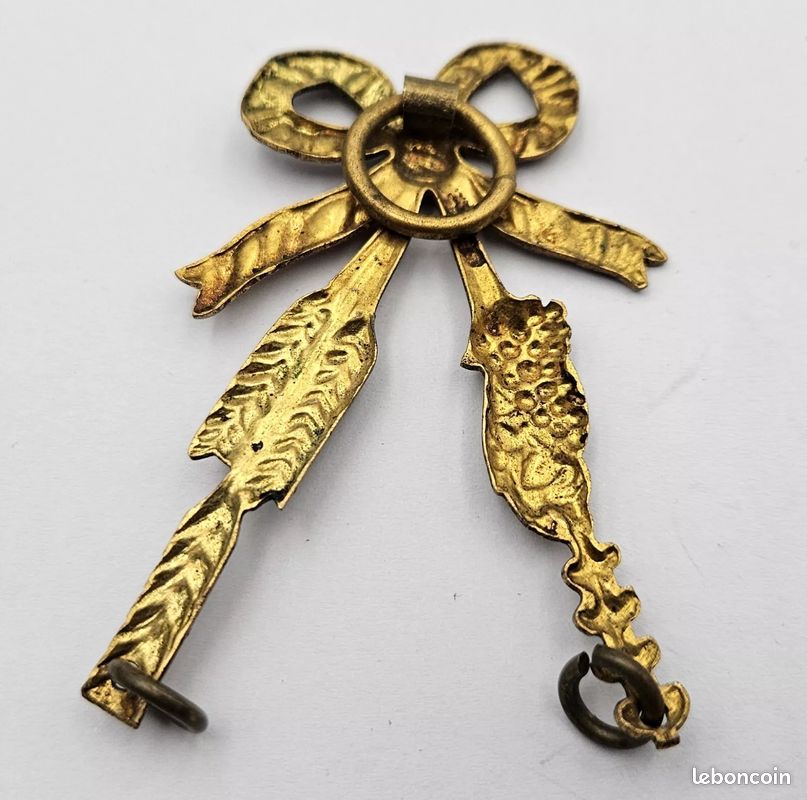 2 Entrées De Serrure En Laiton Style Louis XVI - Décor Noeud Et Ruban - 9x7 Cm - Bon état