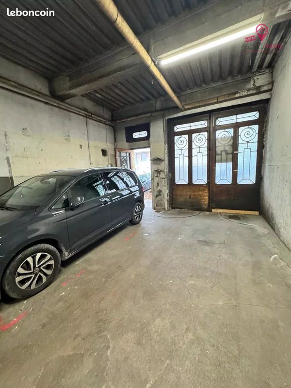 Parking/box Lyon 4ème · 154 €/mois
