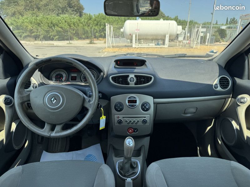 Renault CLIO III 1.5 DCI 85CH DYNAMIQUE 5P (image 7)