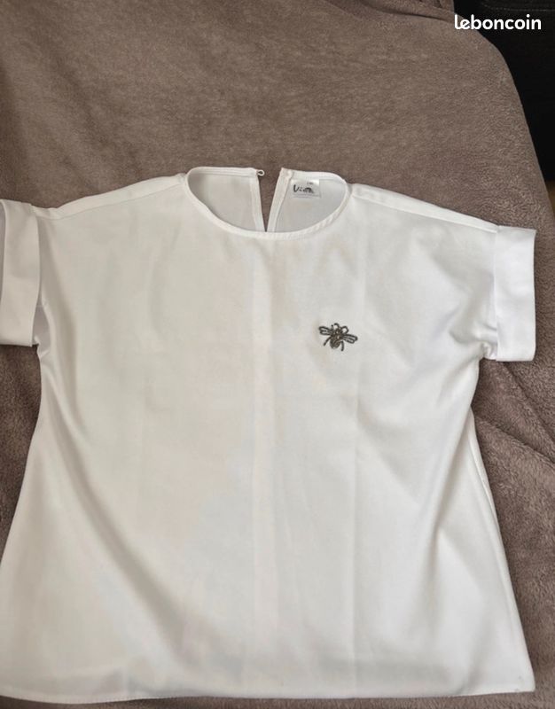 Haut blanc avec une abeille (image 1)